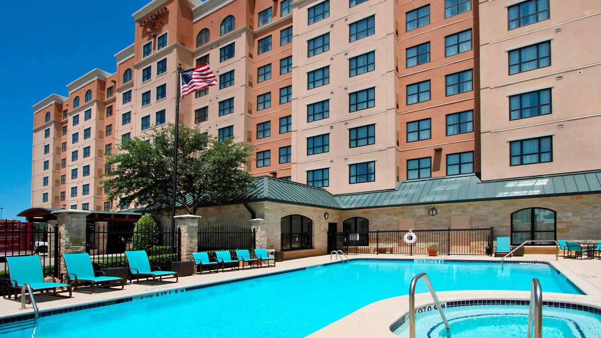 5 Airport Hotels Near DeVry University Irving Worth Booking