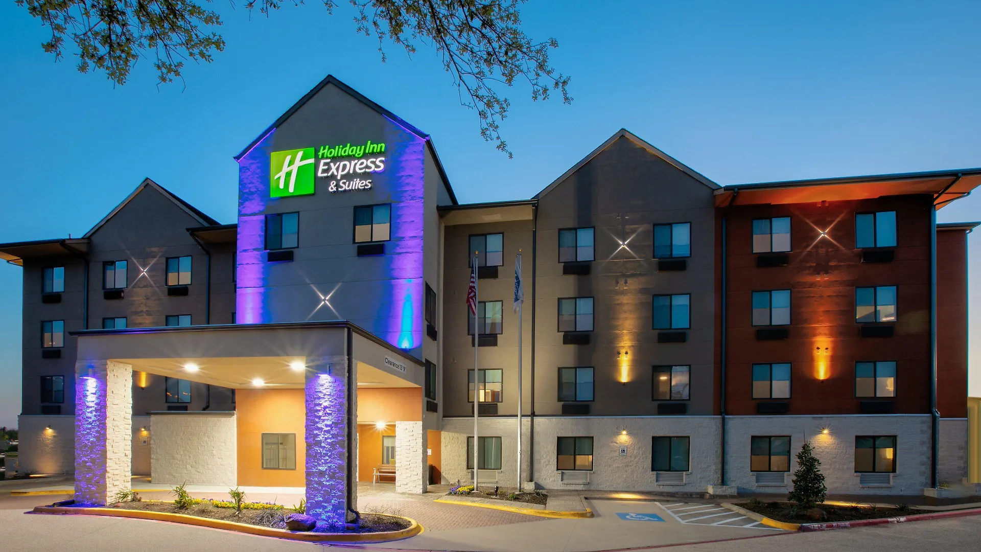 7 Golf Hotels in Park Central Worth Booking in Dallas
