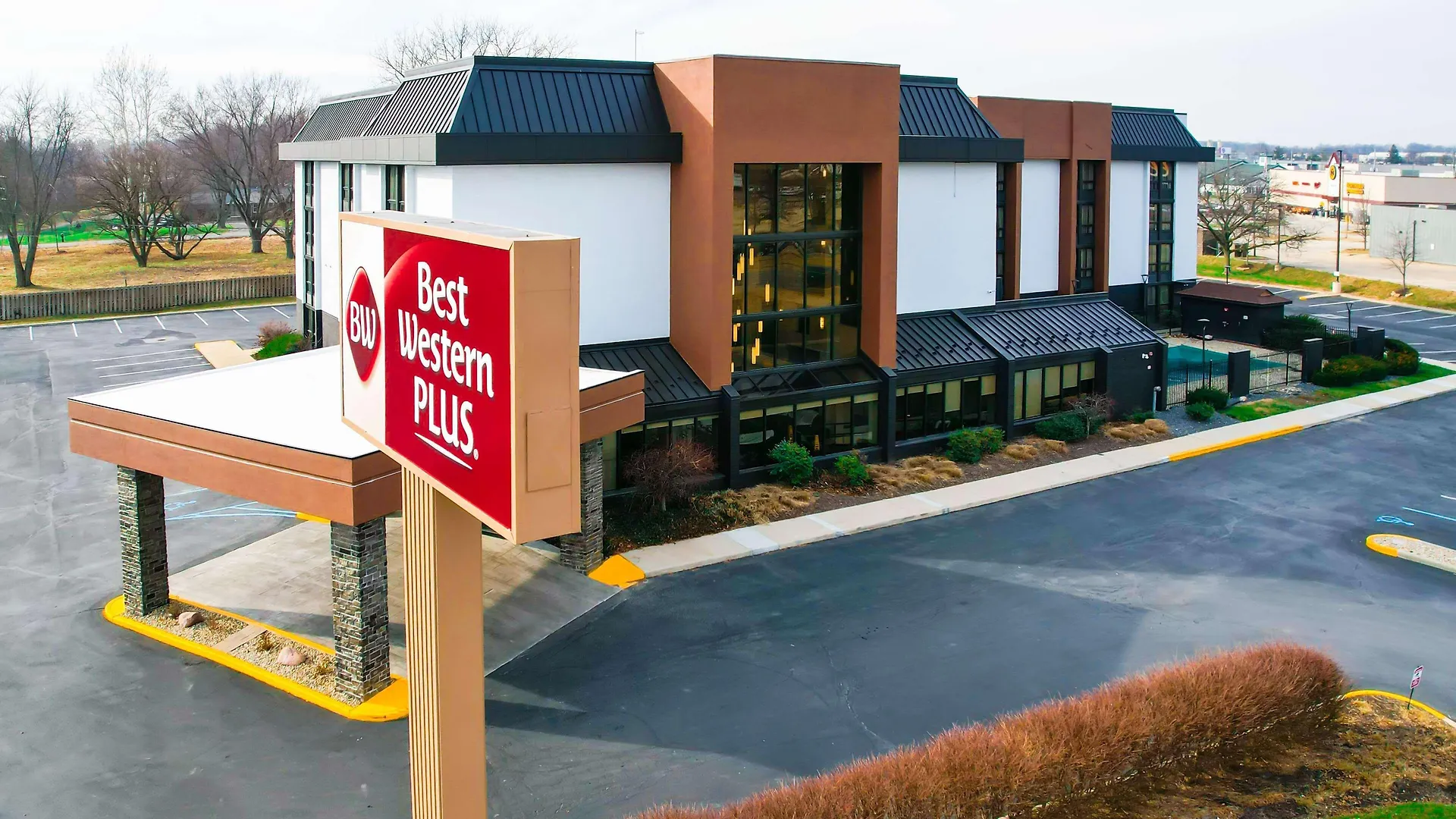 6 Business Hotels Close to Pyramid Place Indianapolis