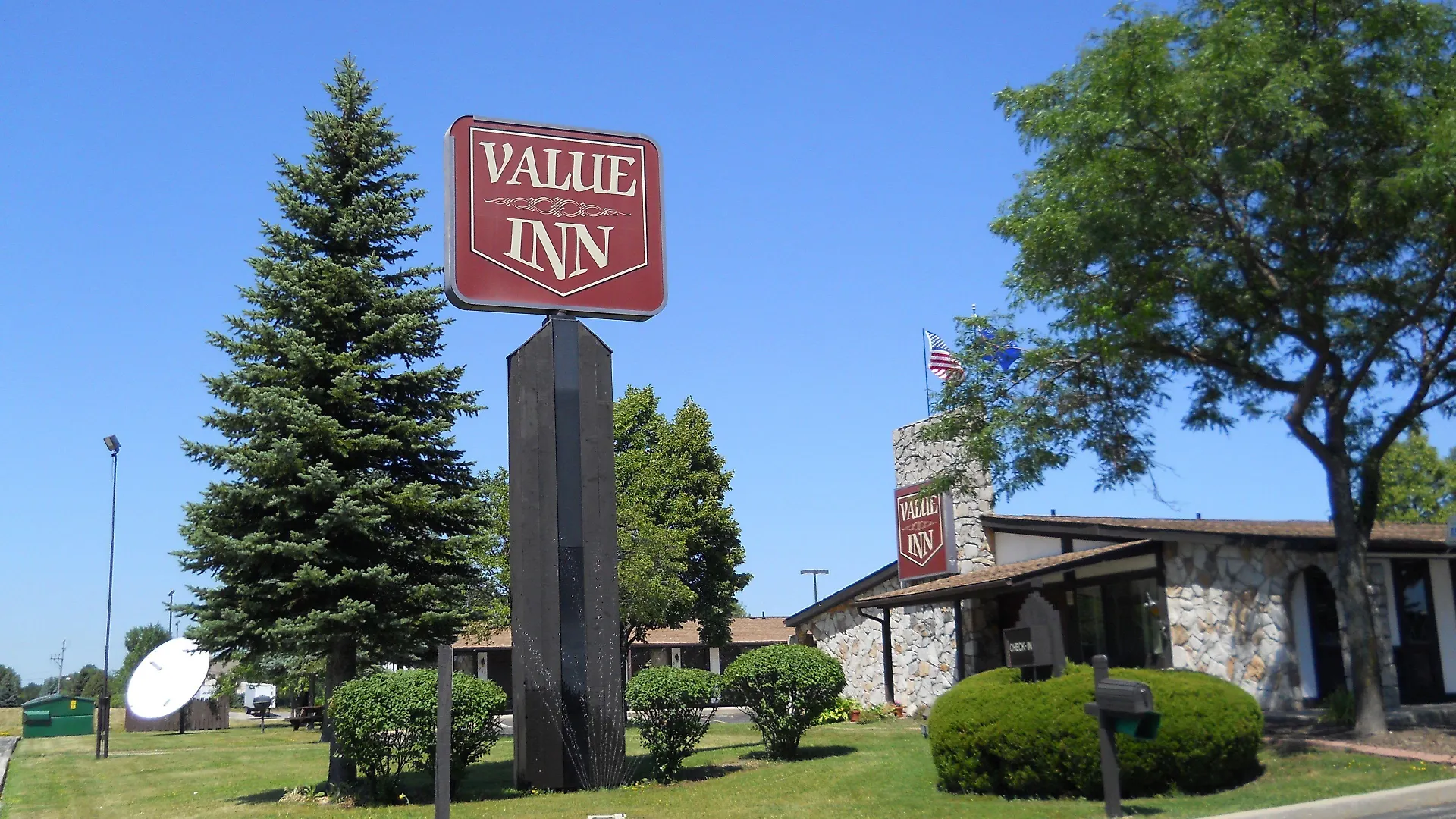 Where to Stay Near Mitchell Gallery of Flight: 4 Airport Hotels