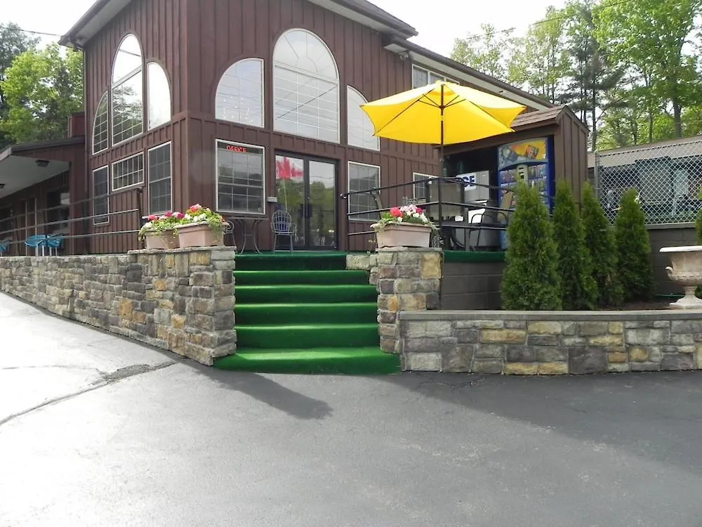 Where to Stay Near Lake George Beach: 4 Hotels for Couples