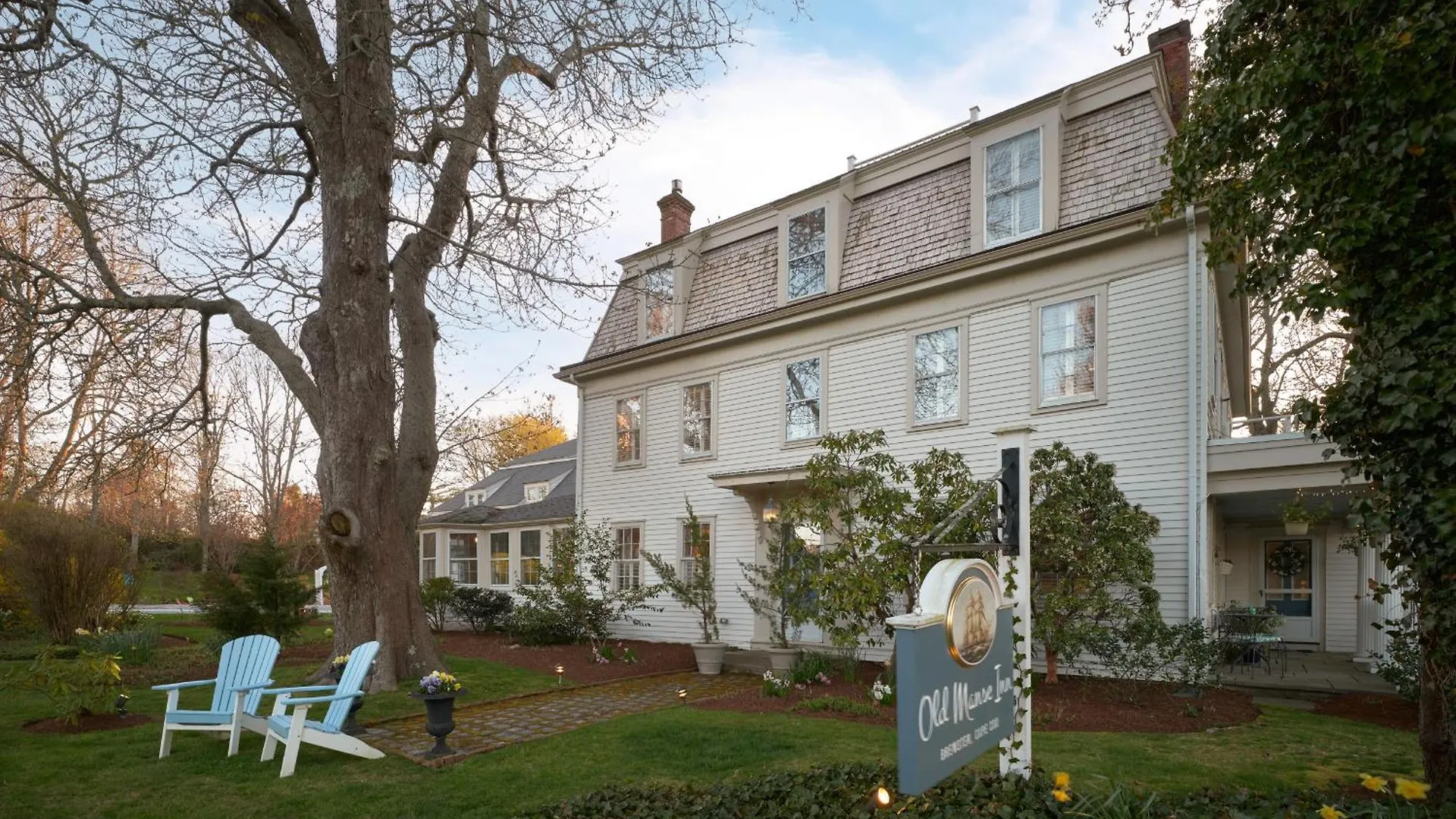 Staying Near Stony Brook Grist Mill: 6 Central Hotels Compared