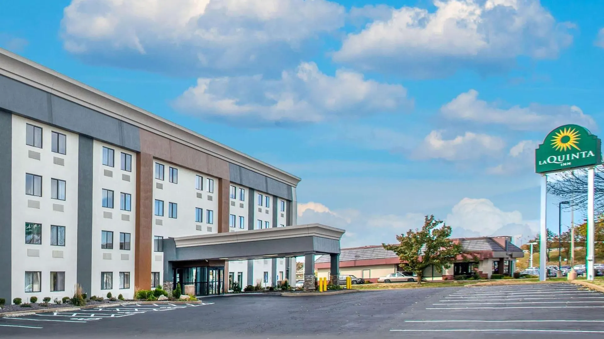 4 Design Hotels Near Contract-Dbe Office That Deliver