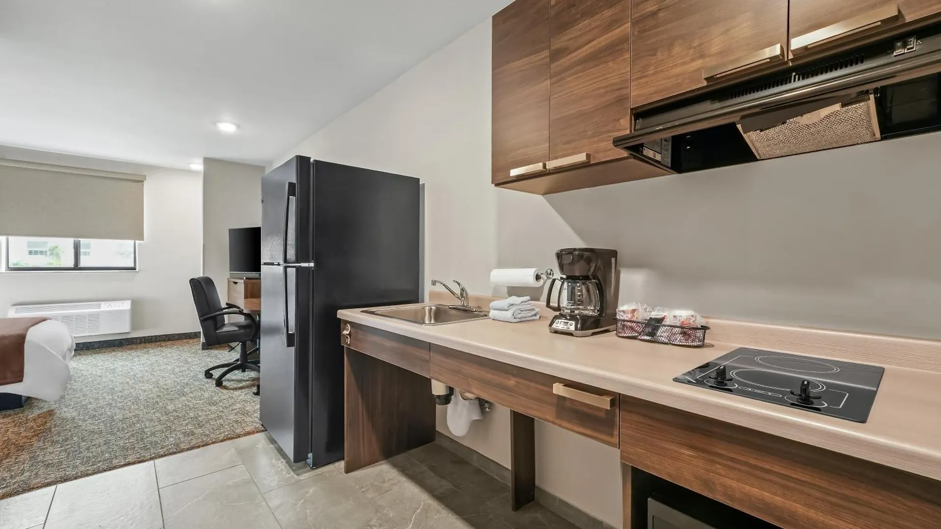 5 Business Hotels Near Chelan Street Workshop for Work Trips