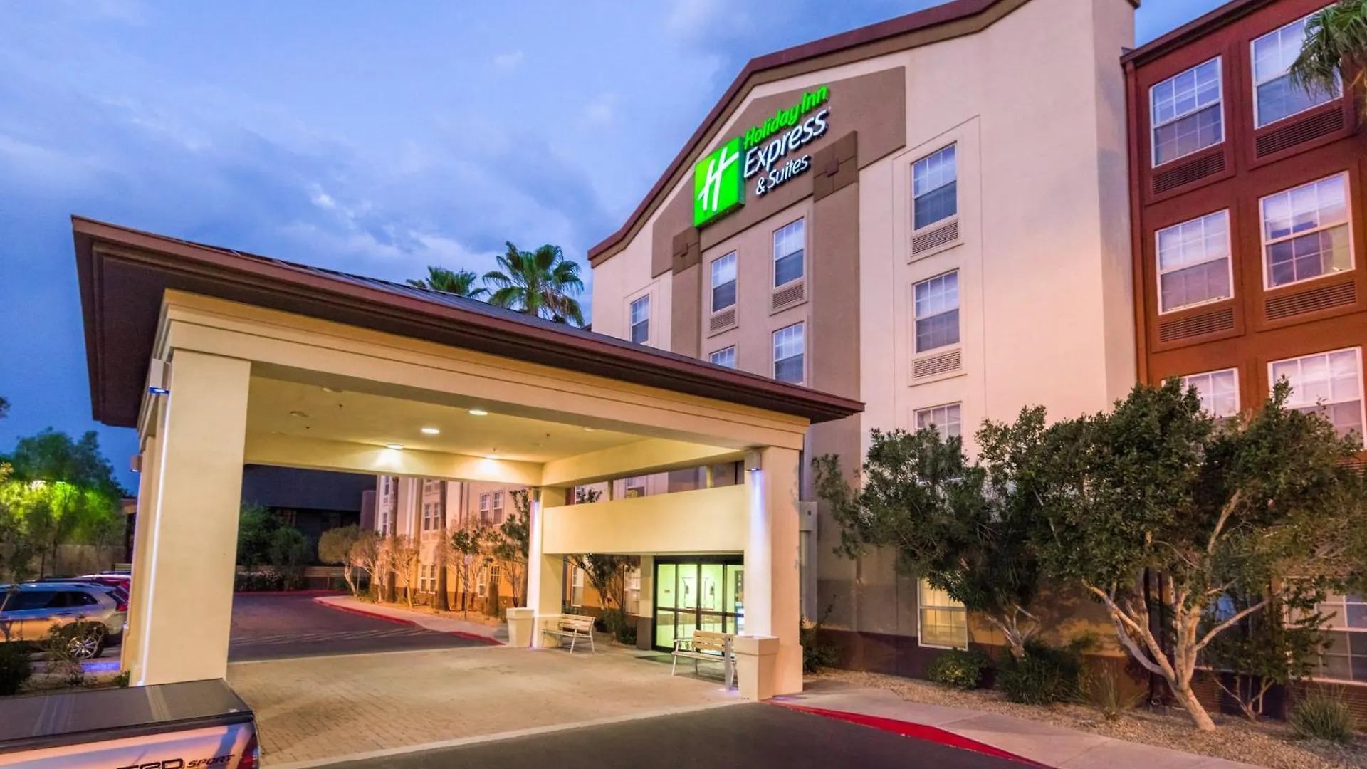 Staying In South Mountain: 5 Three-Star Hotels Compared