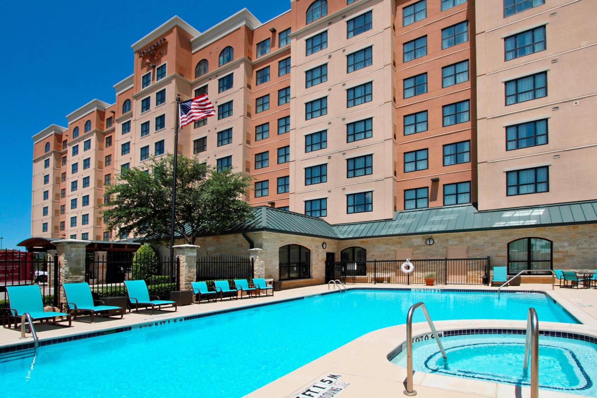 5 Airport Hotels Near DeVry University Irving Worth Booking