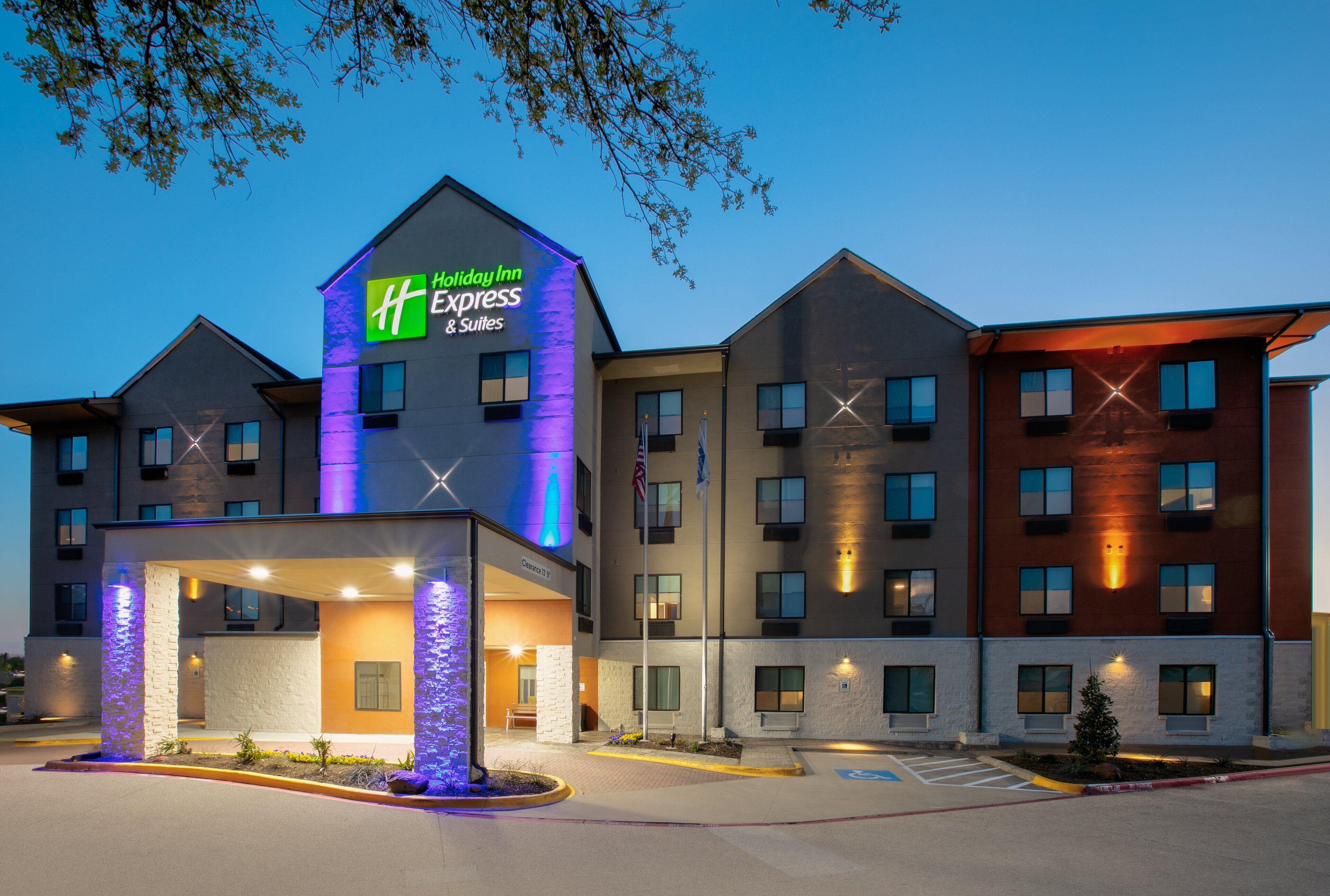 7 Golf Hotels in Park Central Worth Booking in Dallas