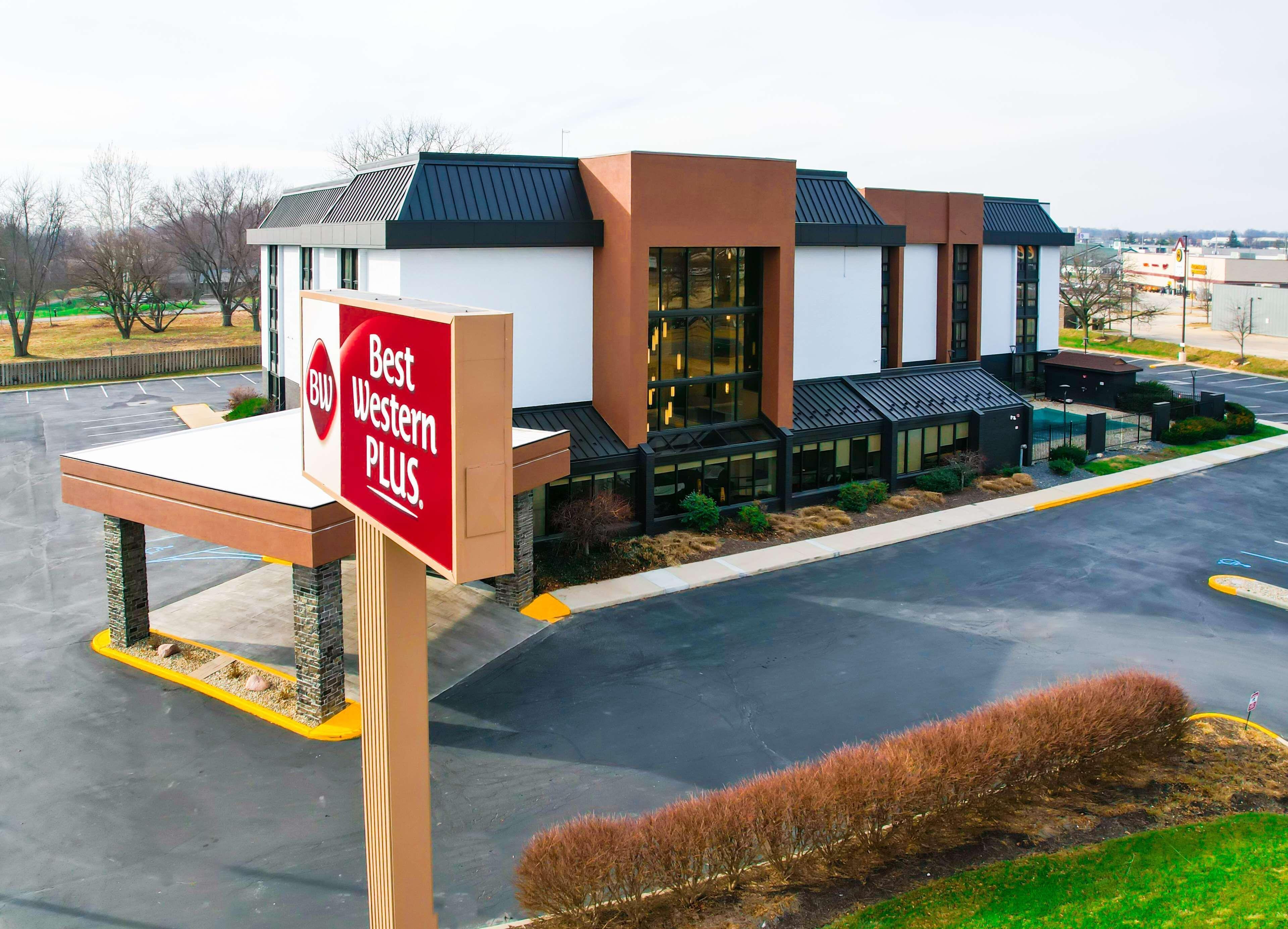6 Business Hotels Close to Pyramid Place Indianapolis