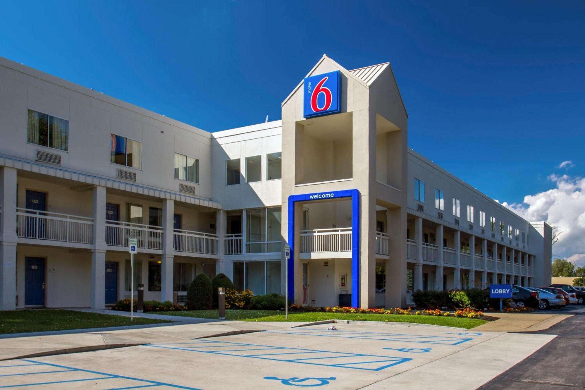 4 Airport Hotels Near UB School of Medicine Worth Booking