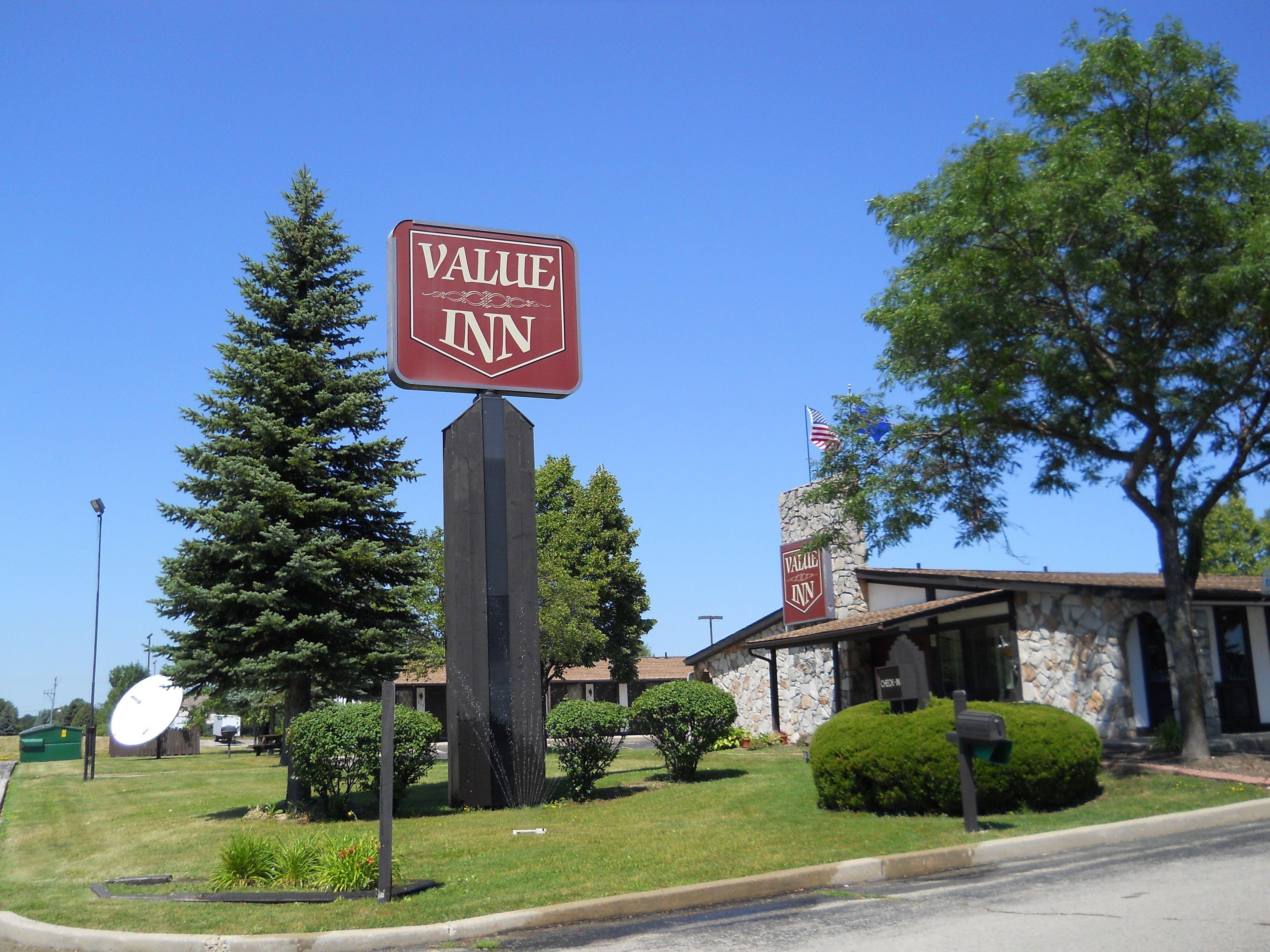 Where to Stay Near Mitchell Gallery of Flight: 4 Airport Hotels