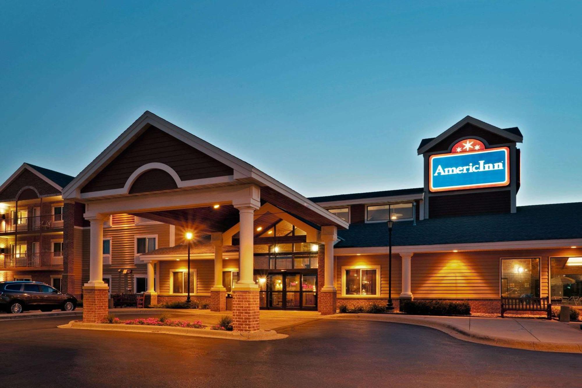 4 Three-Star Hotels Near Flying Cloud Field Worth Booking