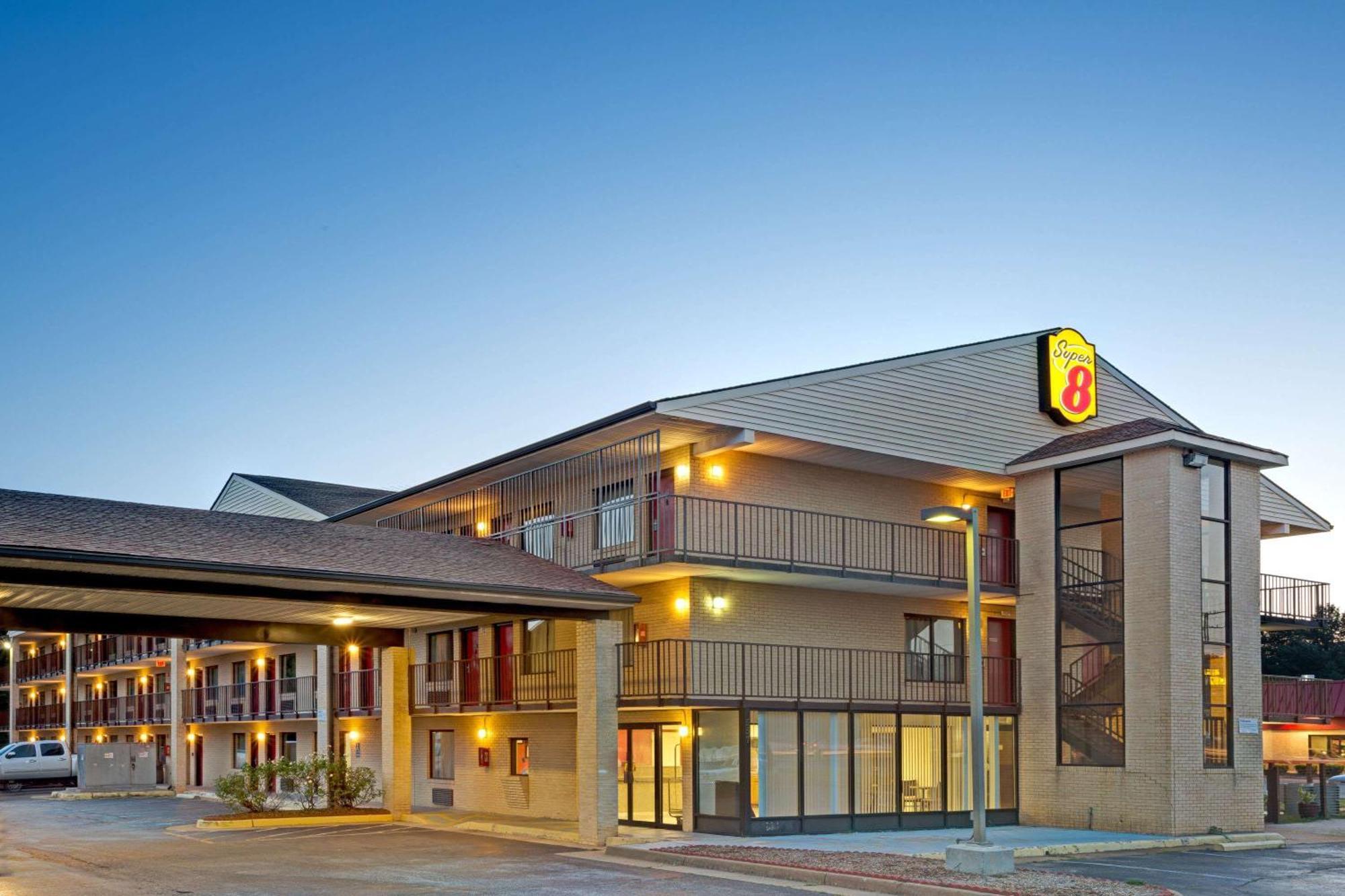 Where to Stay Near Ferry Farm: 6 Top 3-Star Hotels