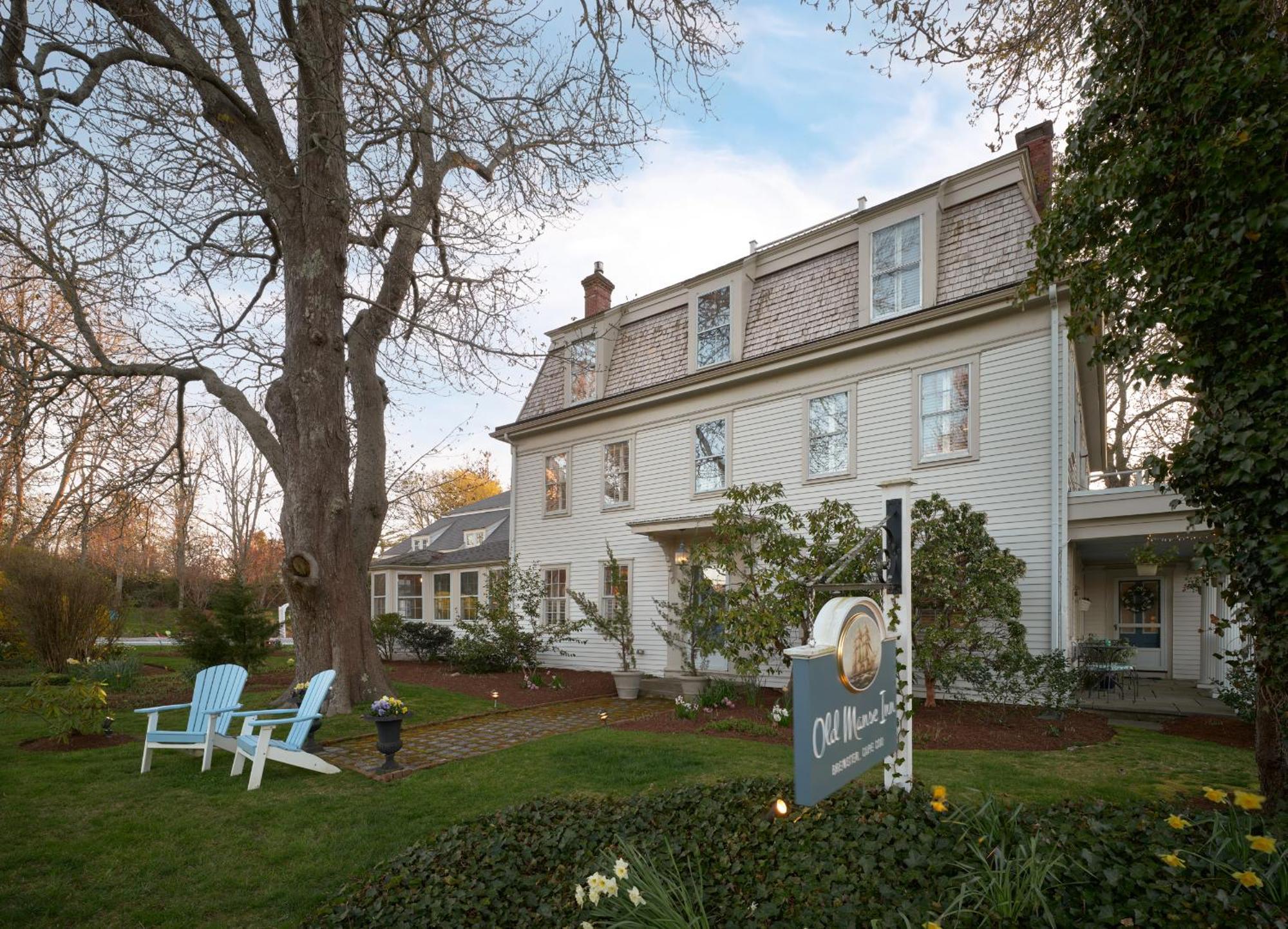 Staying Near Stony Brook Grist Mill: 6 Central Hotels Compared