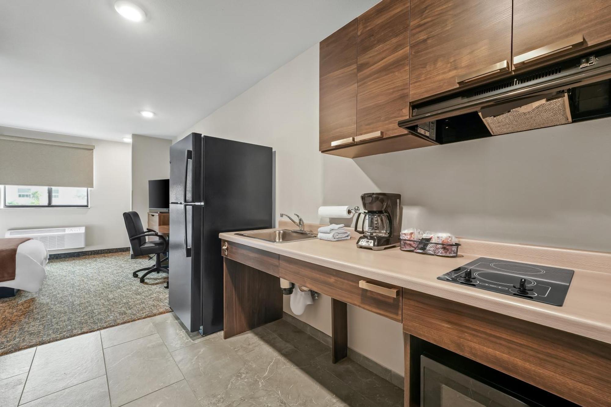 5 Business Hotels Near Chelan Street Workshop for Work Trips